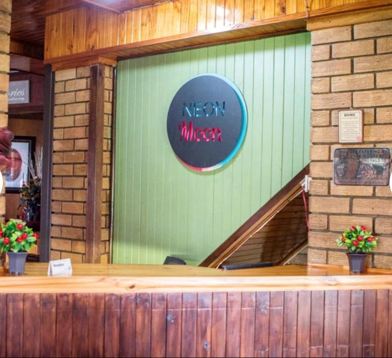 韦尔科姆 Neon Moon酒店 外观 照片
